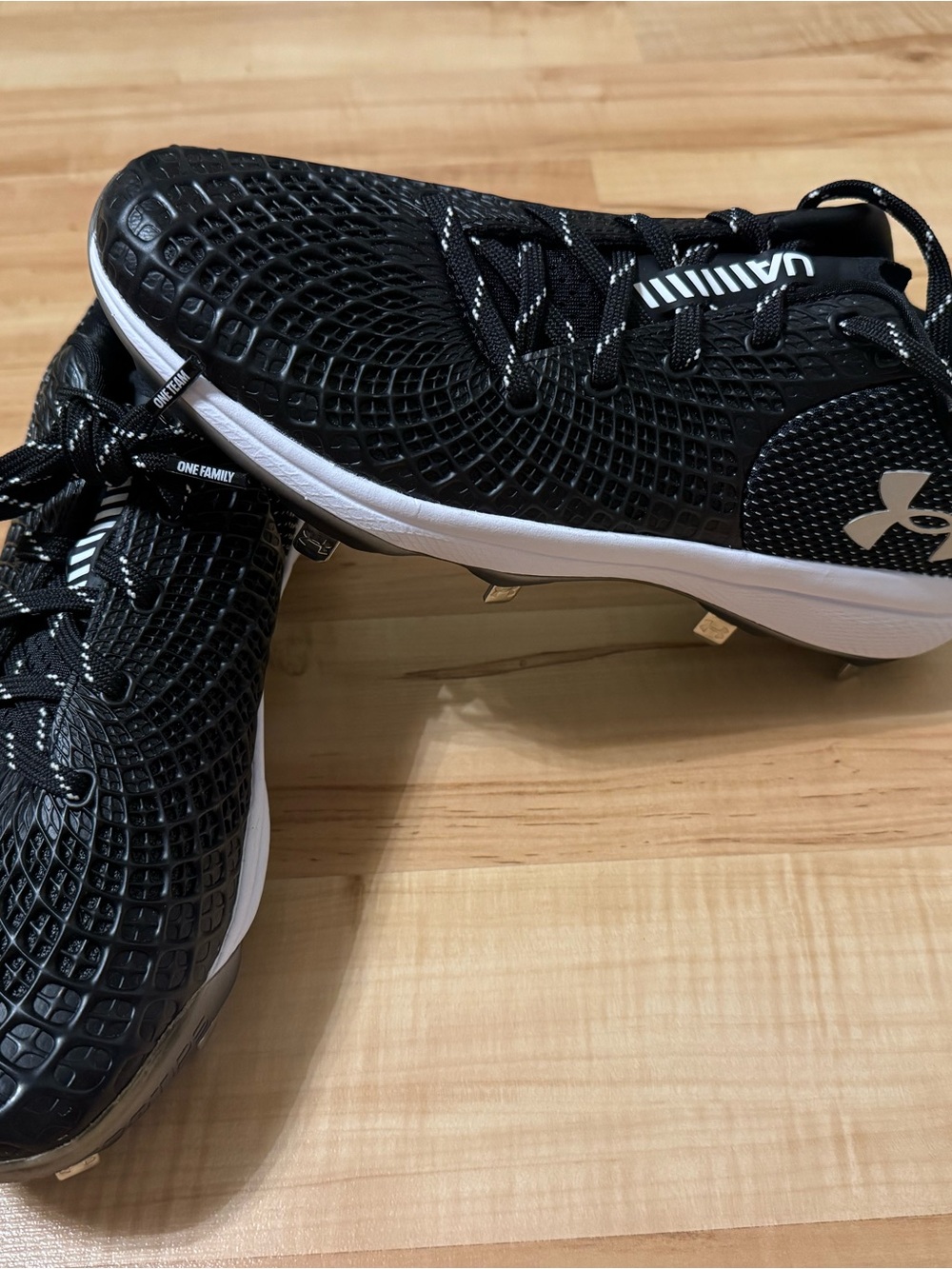 Under Armour Glyde 2 MT LE Softball Cleats Metal 3026601-001 Women’s Size 8.5